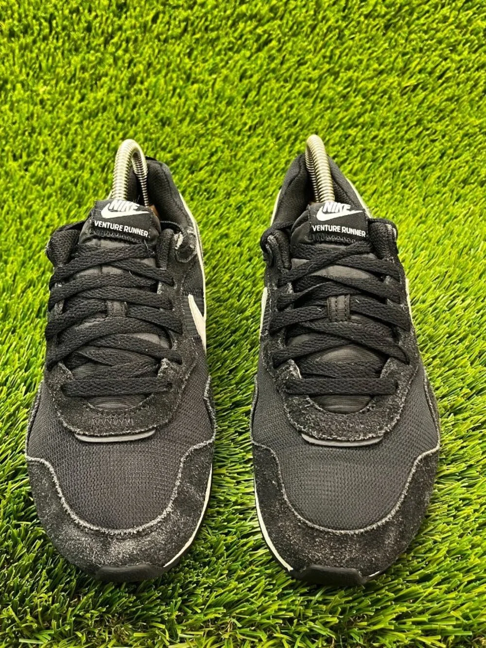 Nike Venture Runner Women Size 9 Black White Athletic Running Shoes Sneakers‎